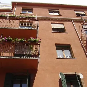Alloggi Agli Artisti 2*, Veneza Itália